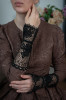 Манжеты высокие серебристые.